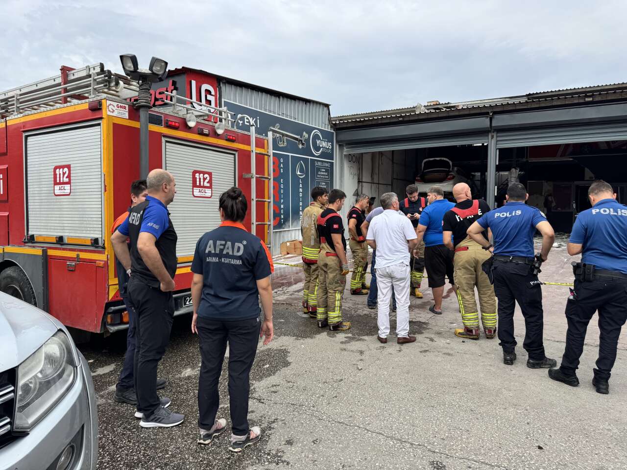 Oto tamircide patlama! İş yeri sahibi ağır yaralı 6